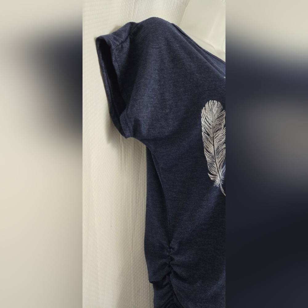 ๐ค SJS Blue Graphic Feather Short Sleeve Tee - Picture 8 of 9